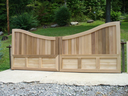 Sag Harbor Concave Cedar Driveway Gate
