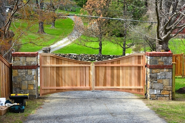 Concave/Convex Driveway Gate Design