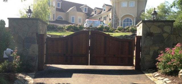 Sag Harbor Convex Wooden Driveway Gate with Auto Access Controls